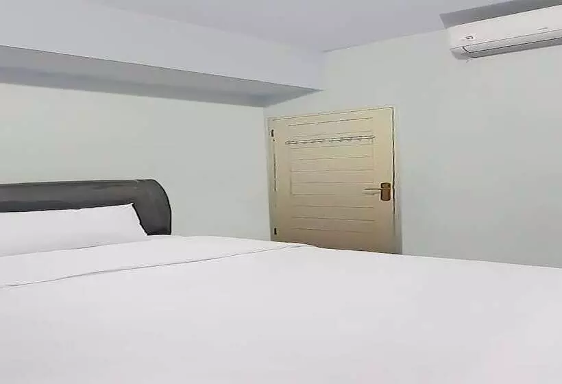 ホテル Spot On 92236 Kediri Family Homestay