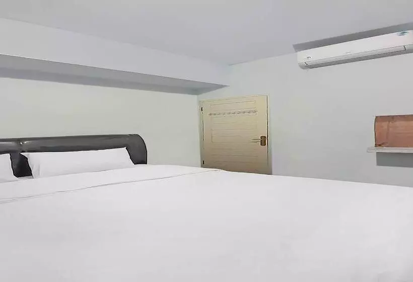 ホテル Spot On 92236 Kediri Family Homestay