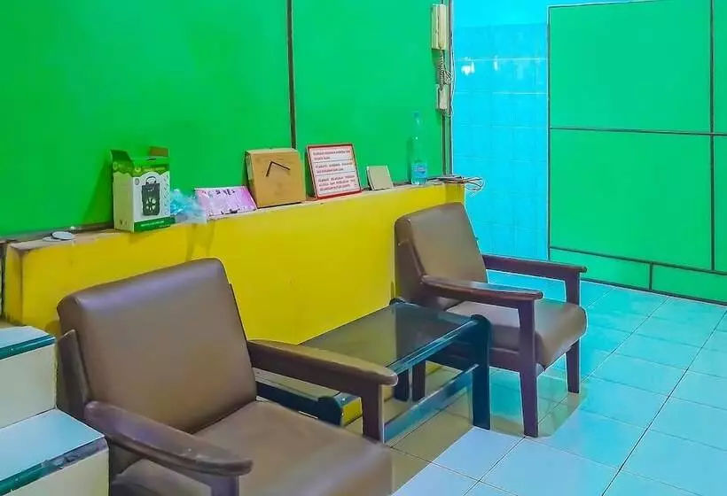 ホテル Spot On 92236 Kediri Family Homestay