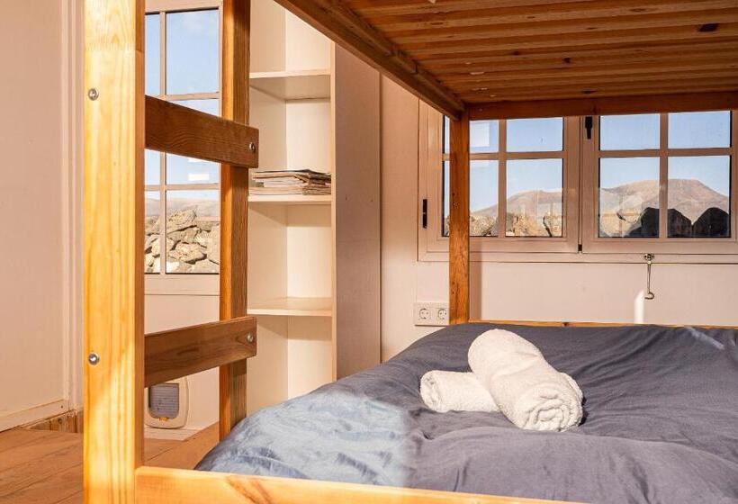 هاستل Alaia Tiny House Between Volcanoes And Beach Breaks