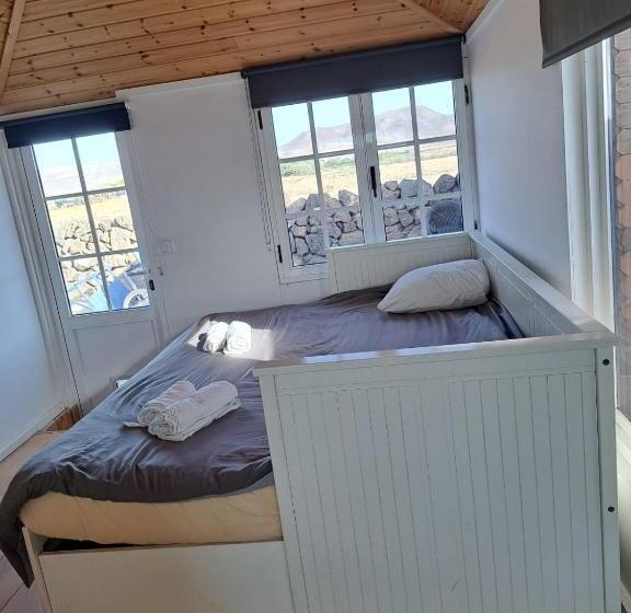 هاستل Alaia Tiny House Between Volcanoes And Beach Breaks