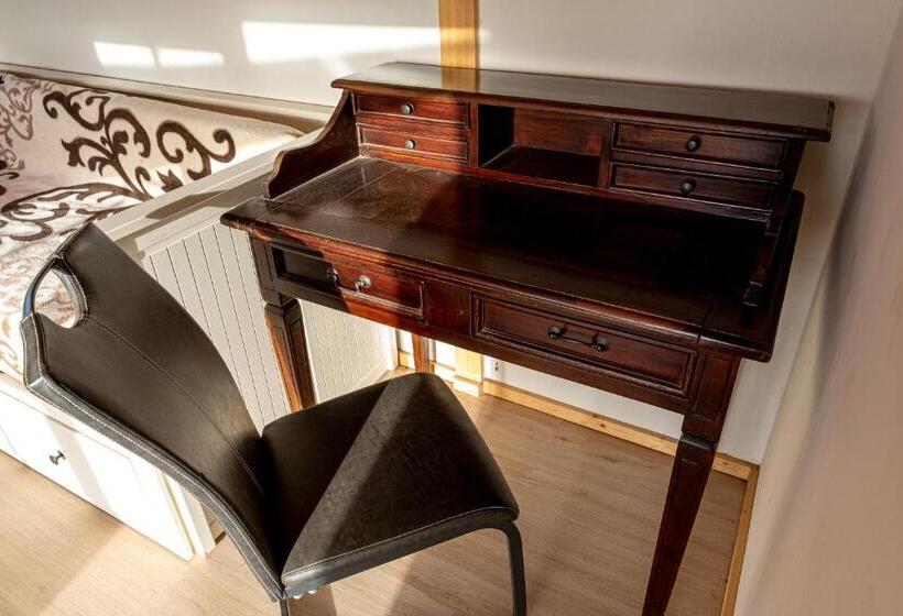 هاستل Alaia Tiny House Between Volcanoes And Beach Breaks