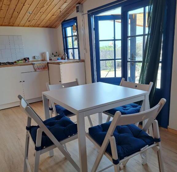 هاستل Alaia Tiny House Between Volcanoes And Beach Breaks