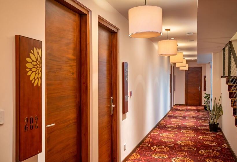 Hotel Grand Serendib