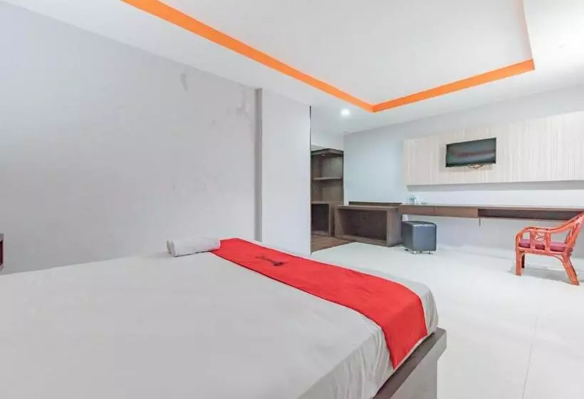 ホテル Reddoorz Near Plaza Balikpapan