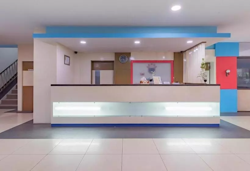 ホテル Reddoorz Near Plaza Balikpapan
