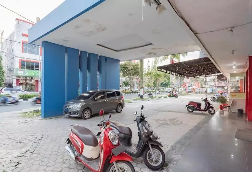 ホテル Reddoorz Near Plaza Balikpapan