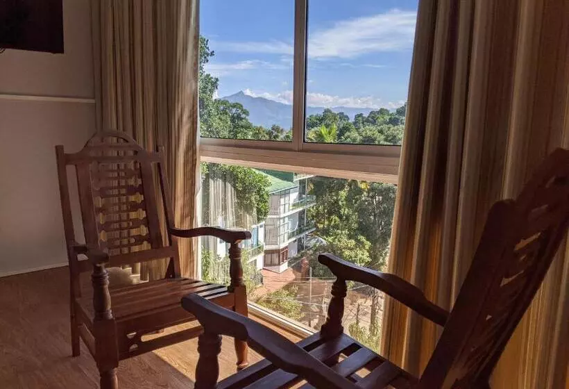 Hotelli Sky View Villas