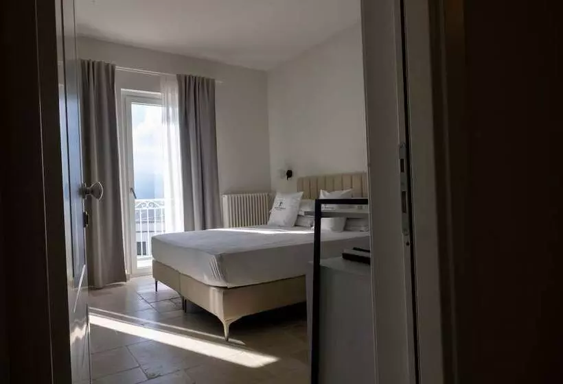 ベッドアンドブレックファースト Suites Dimora Garibaldi