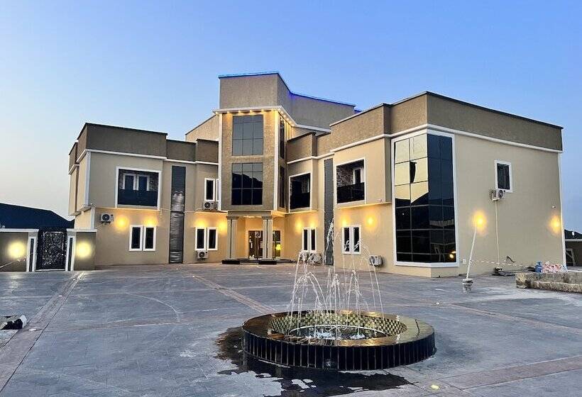 Clique Court Hotel & Suite