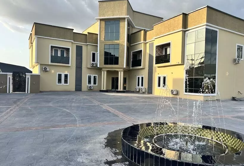 Clique Court Hotel & Suite