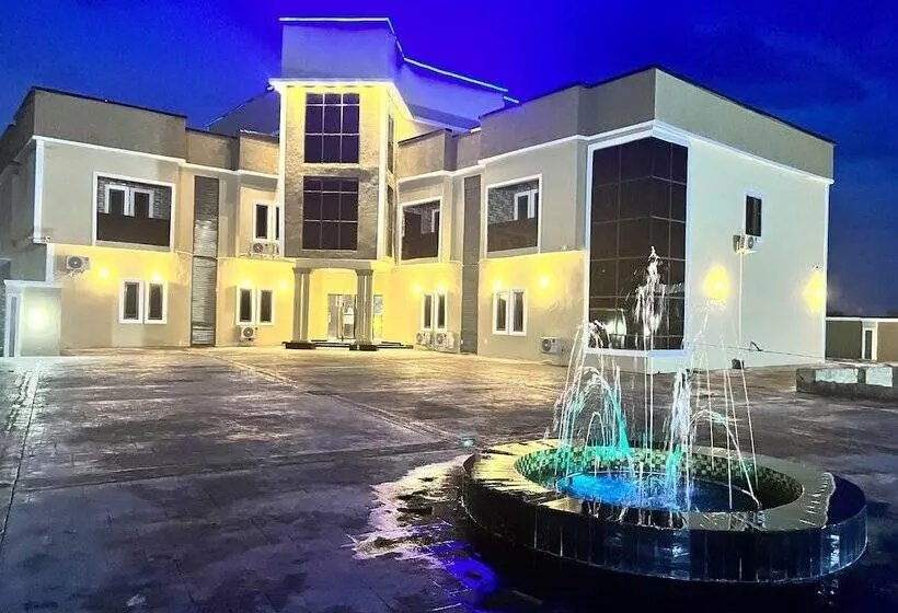 Clique Court Hotel & Suite