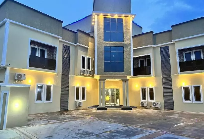 Clique Court Hotel & Suite