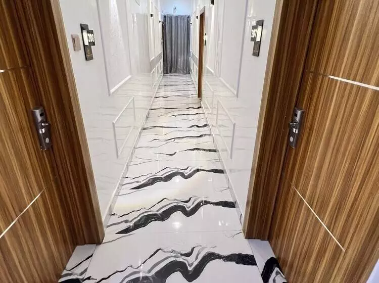 Clique Court Hotel & Suite