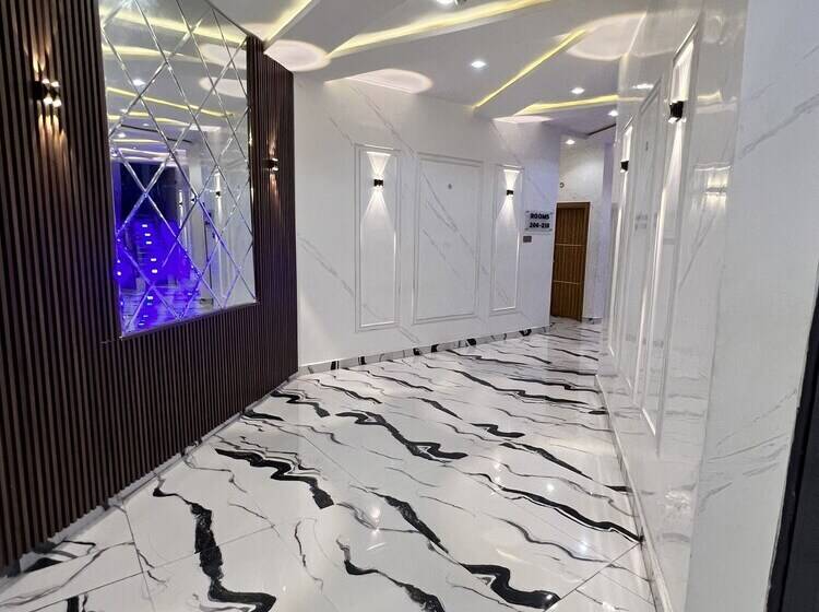 Clique Court Hotel & Suite