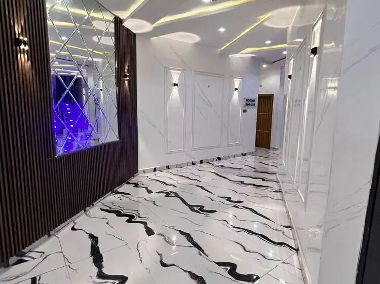 Clique Court Hotel & Suite