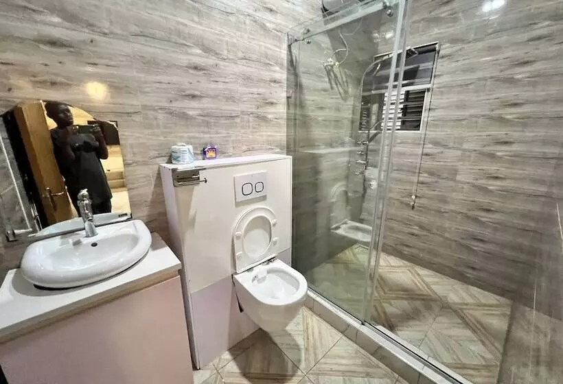 Clique Court Hotel & Suite