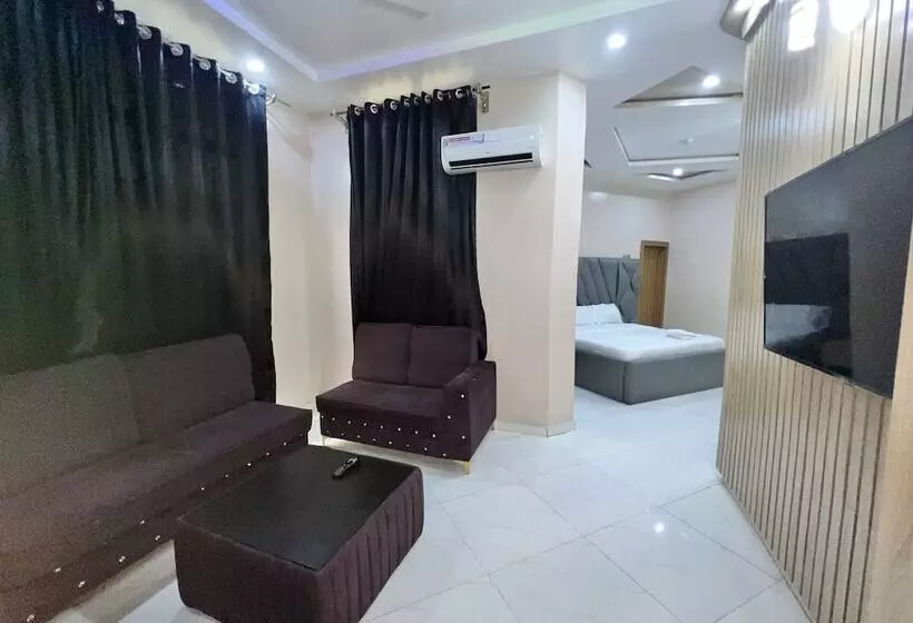 Clique Court Hotel & Suite