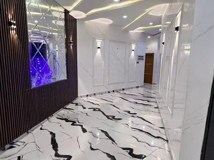 Clique Court Hotel & Suite