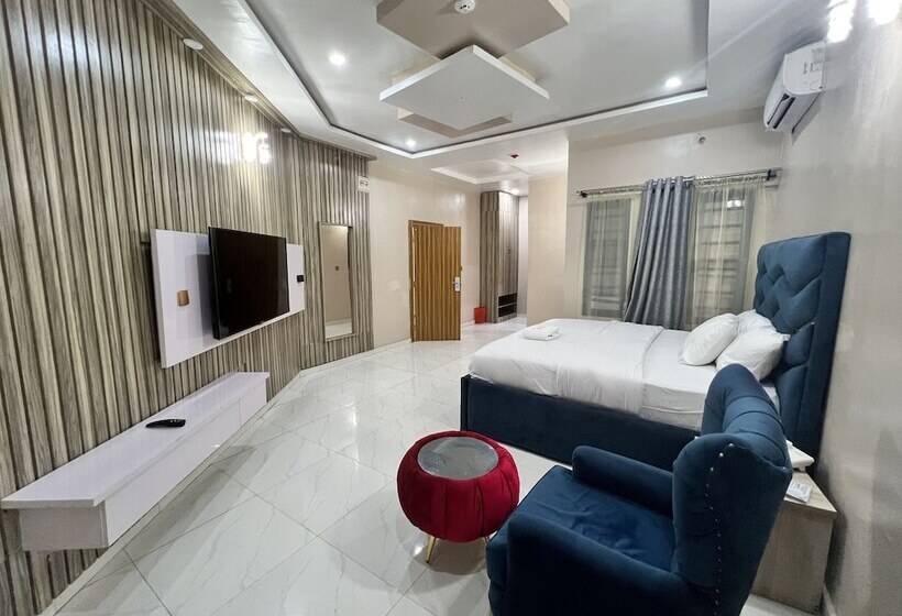 Clique Court Hotel & Suite