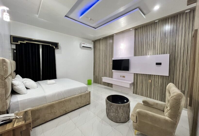 Clique Court Hotel & Suite