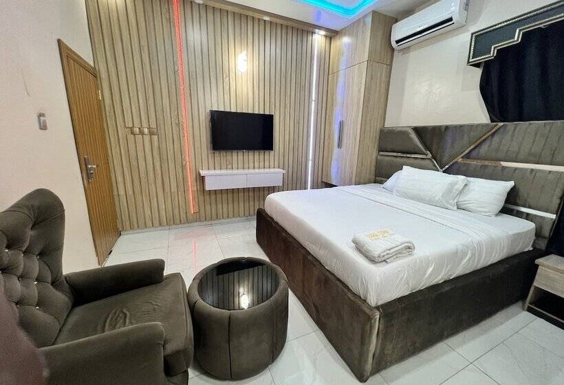 Clique Court Hotel & Suite