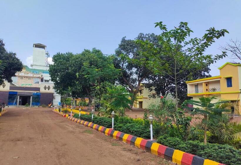 Green View Hotel & Resort