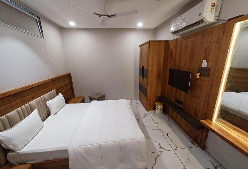 בית מלון כפרי Ujjain Pride