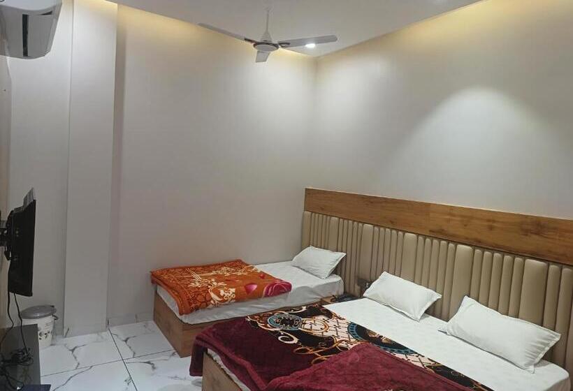 בית מלון כפרי Ujjain Pride