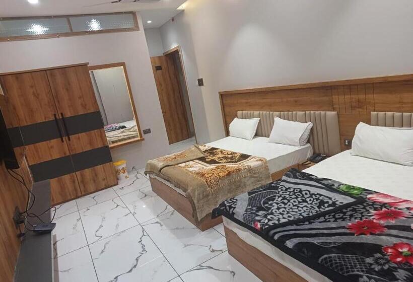 בית מלון כפרי Ujjain Pride