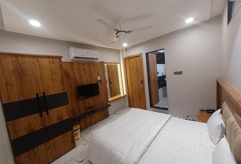 בית מלון כפרי Ujjain Pride