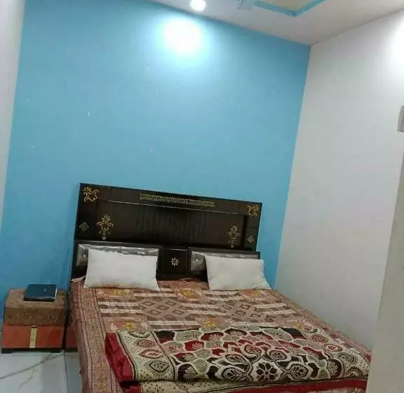 ホテル Yuvraj Town