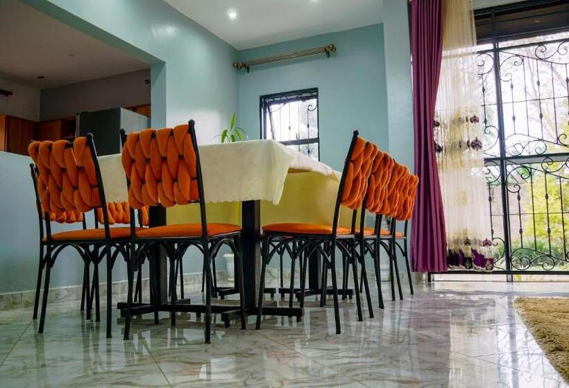 Hutland Hotel Garuga