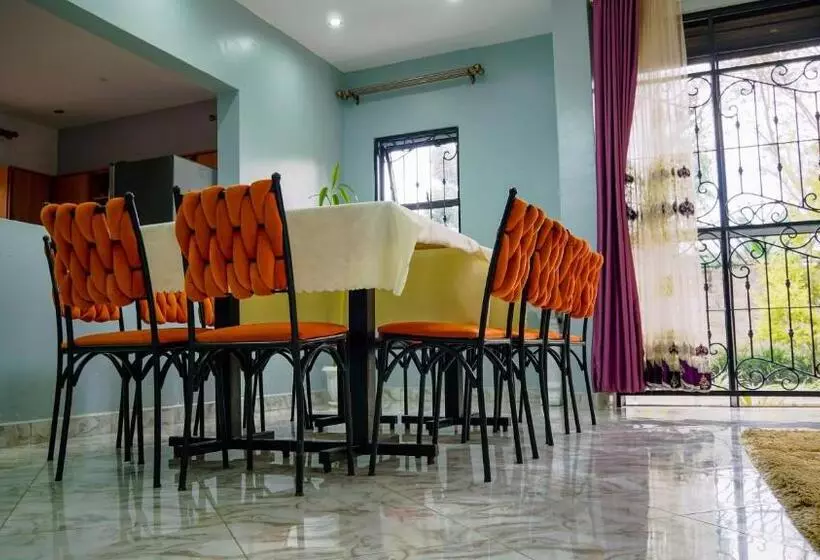 Hutland Hotel Garuga