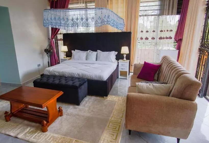 Hutland Hotel Garuga