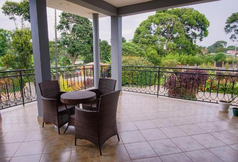 Hutland Hotel Garuga