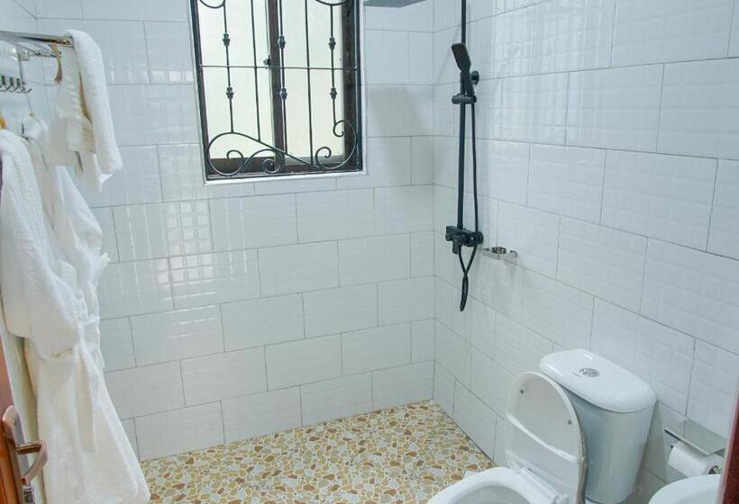 Hutland Hotel Garuga