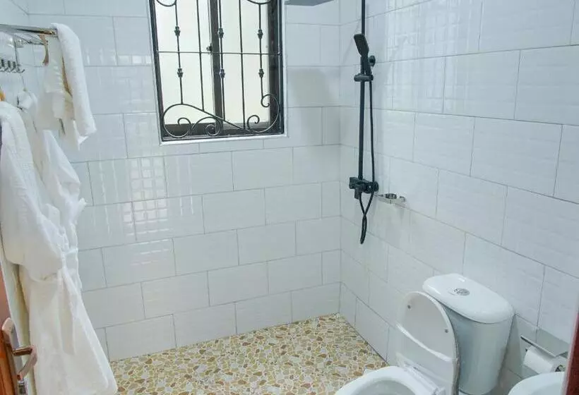 Hutland Hotel Garuga
