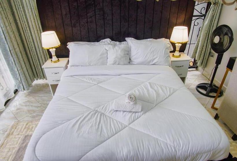 Hutland Hotel Garuga