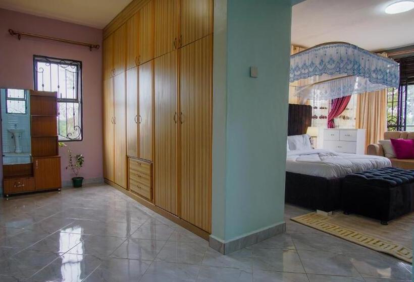 Hutland Hotel Garuga