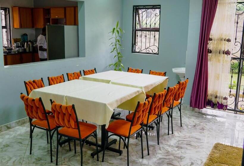 Hutland Hotel Garuga