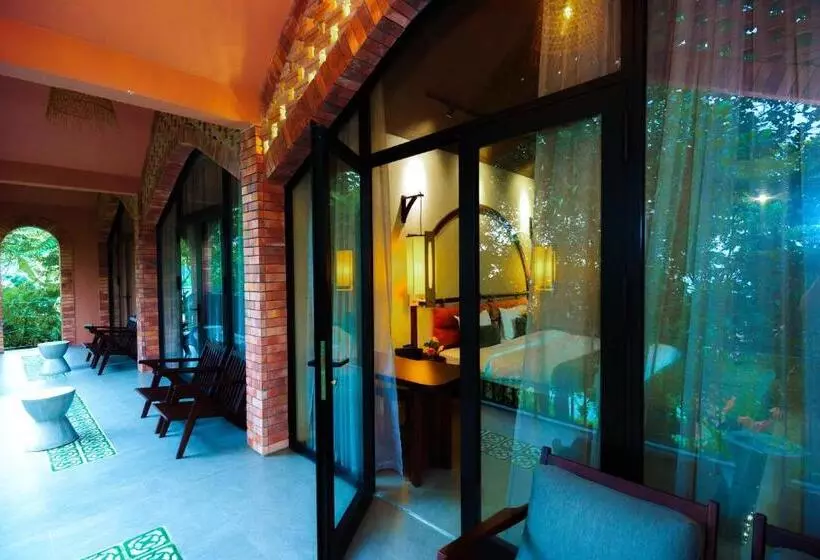 استراحتگاه Maida Lodge