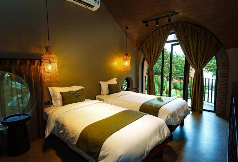 استراحتگاه Maida Lodge