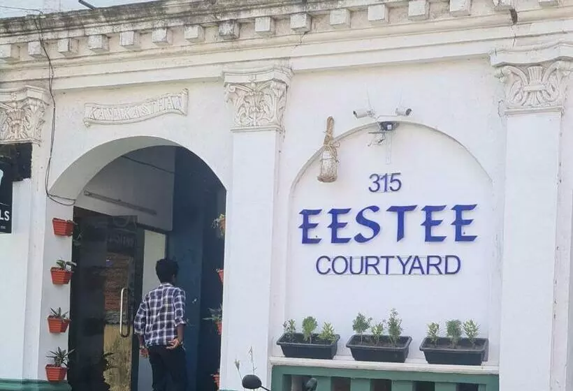 ユースホステル Eestee Courtyard