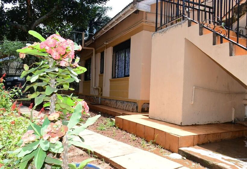 پانسیون Golden Cherries Guest House