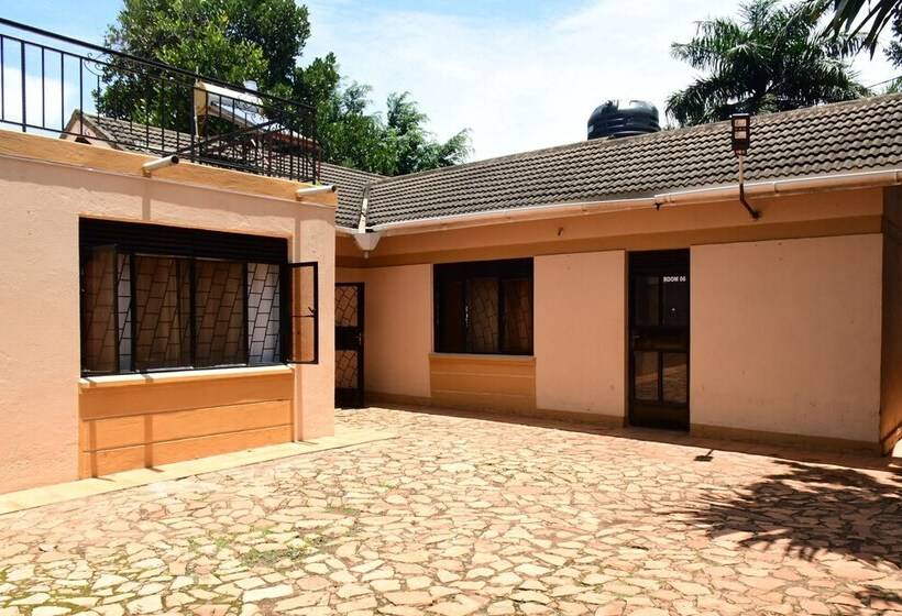 پانسیون Golden Cherries Guest House