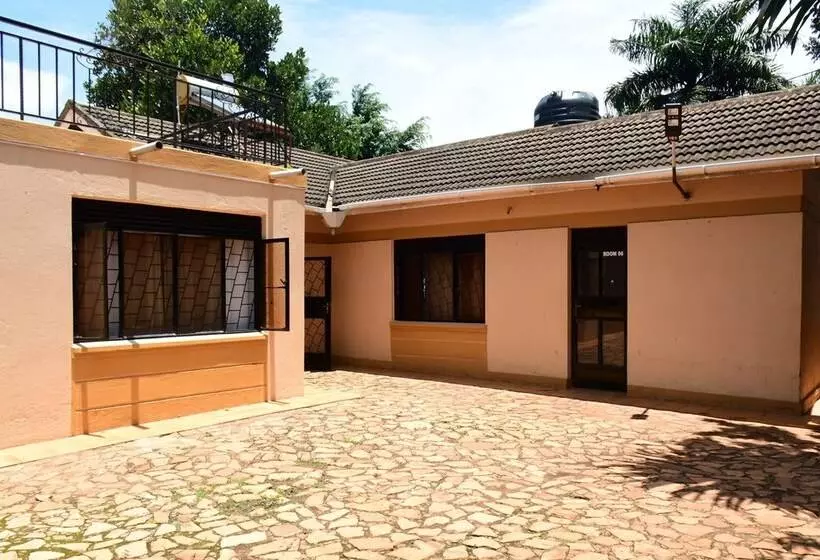 پانسیون Golden Cherries Guest House