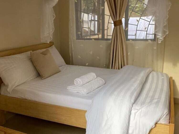 پانسیون Golden Cherries Guest House