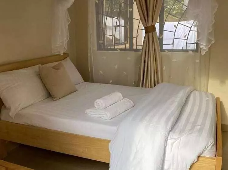 پانسیون Golden Cherries Guest House