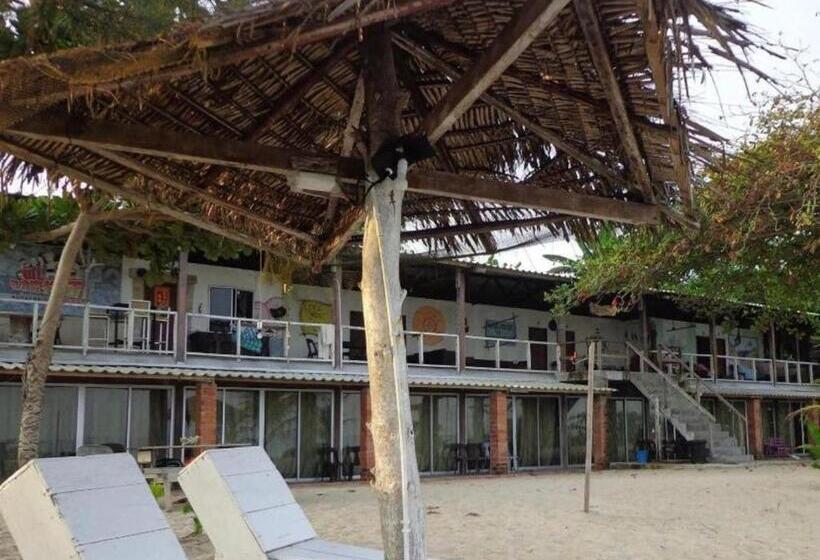 Отель Oyo Home 90641 Naga Puri Beach Retreat